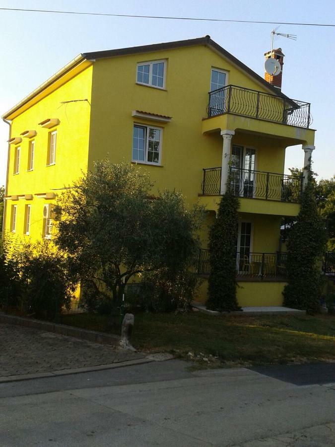 Apartment Luiza Funtana Exteriör bild